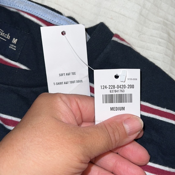 NWT Abercrombie & Fitch tee - Picture 4 of 5